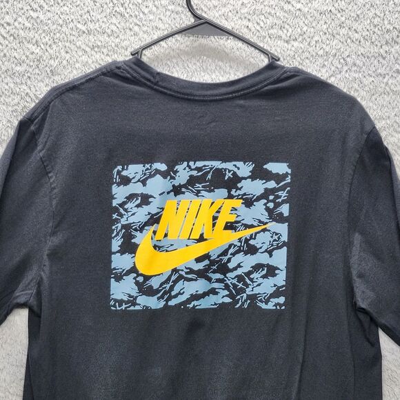 ​Men's M Nike The Nike Tee Black L/S T-Shirt Yellow Swoosh Blue Camo Back Graphi - Picture 8 of 12